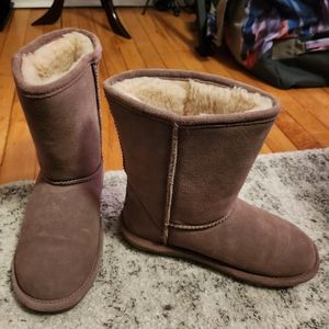 !!SOLD!! Taupe BearPaw Emma Short Boot